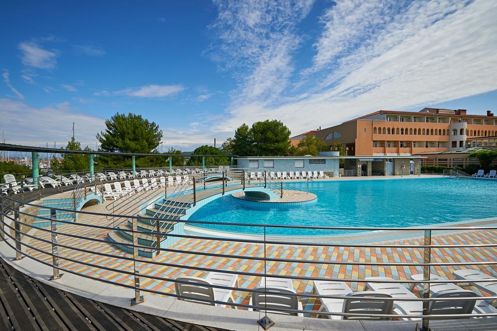 איזולה Hotel Delfin מראה חיצוני תמונה