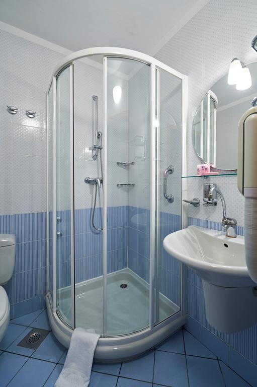 איזולה Hotel Delfin מראה חיצוני תמונה