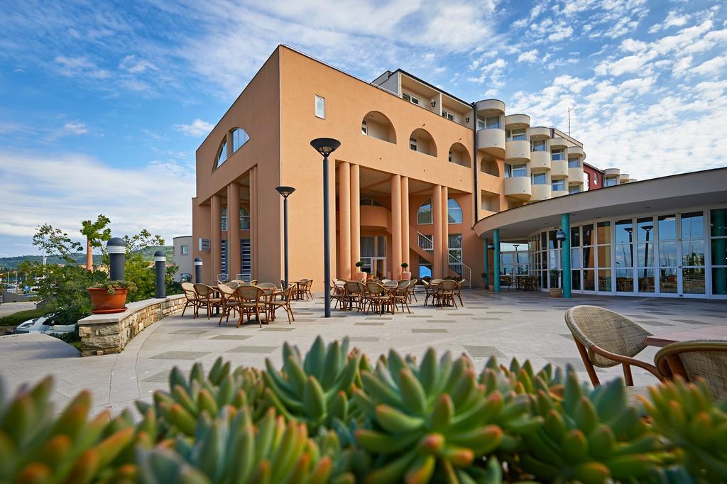 איזולה Hotel Delfin מראה חיצוני תמונה