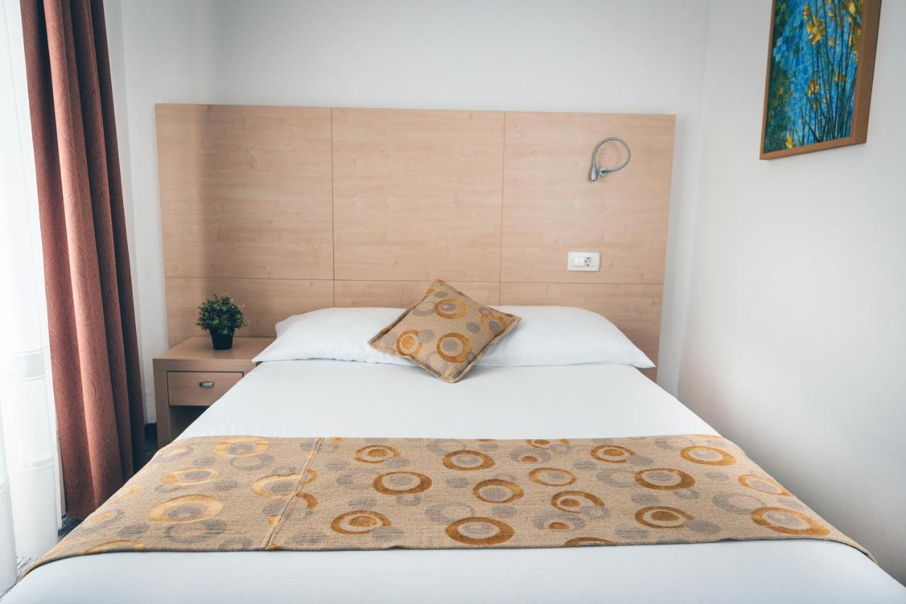 איזולה Hotel Delfin מראה חיצוני תמונה