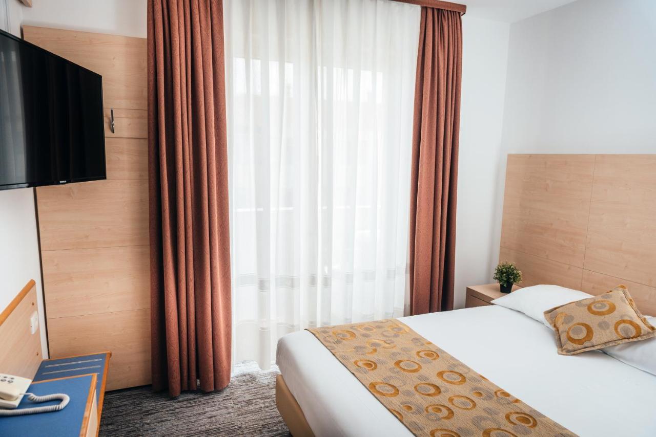 איזולה Hotel Delfin מראה חיצוני תמונה